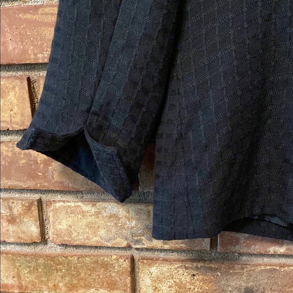 Investments Black Blazer with Notched Lapels and Structured Design - Picture 10 of 11